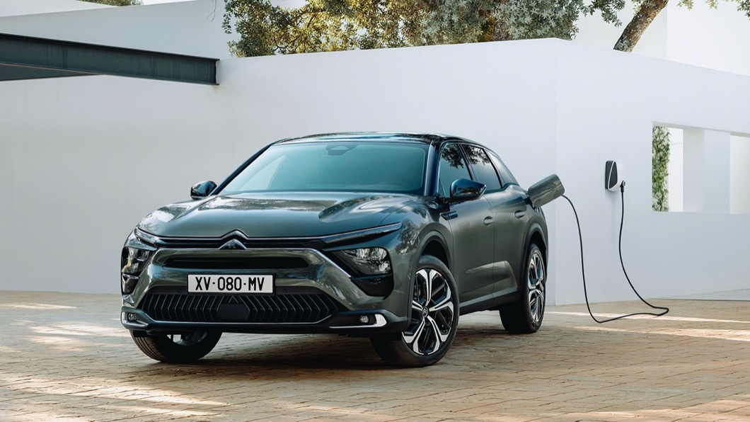 Citroën目前尚未公佈詳細規格數據,但目前已知將會有全新1.6升插電式混合動力,可以提供225匹的最大馬力。