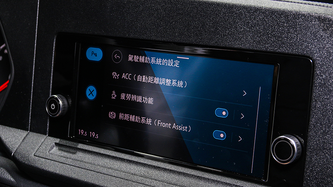 新世代Caddy Maxi配備的ACC為全速域版本，具有Stop & Go功能，且設定最高時速可達210km/h。