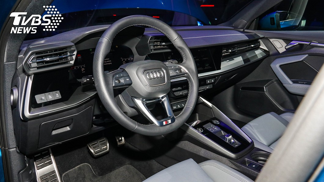 全數位儀表版為全車系標配，Advanced車型以上更升級為12.3吋版本。
