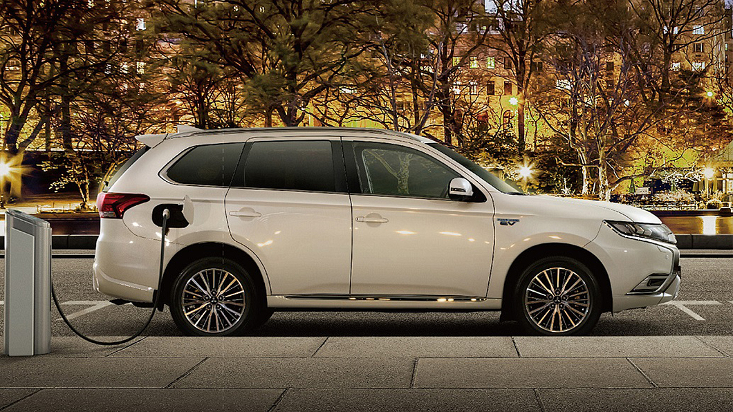 與先前2019年式Outlander PHEV相比降價幅度近50萬元。(圖片來源/ Mitsubishi)