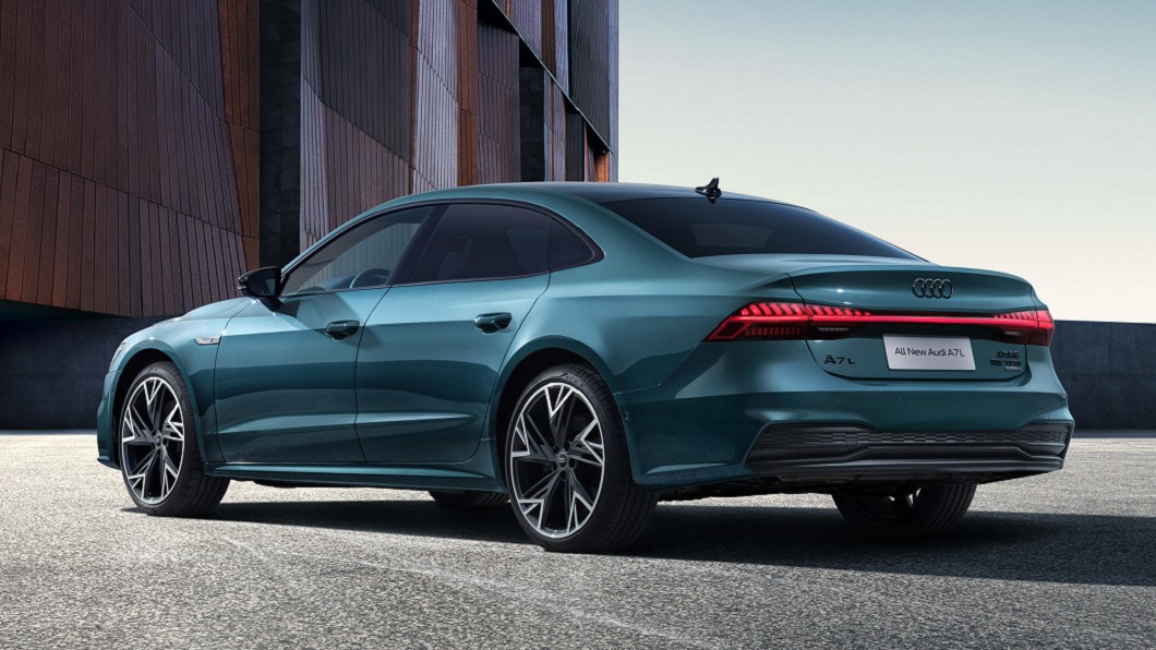 尾燈設計與A7 Sportback相同，都採用光帶式LED燈組。(圖片來源/ Audi)