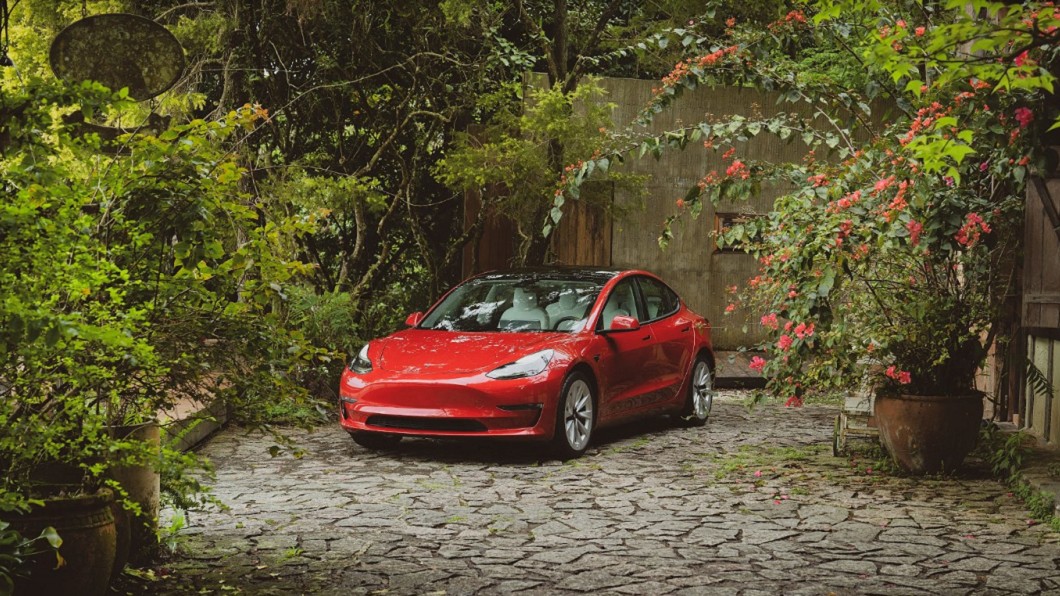 特斯拉Model 3推露營模式 科技大空間能開到哪就住到哪