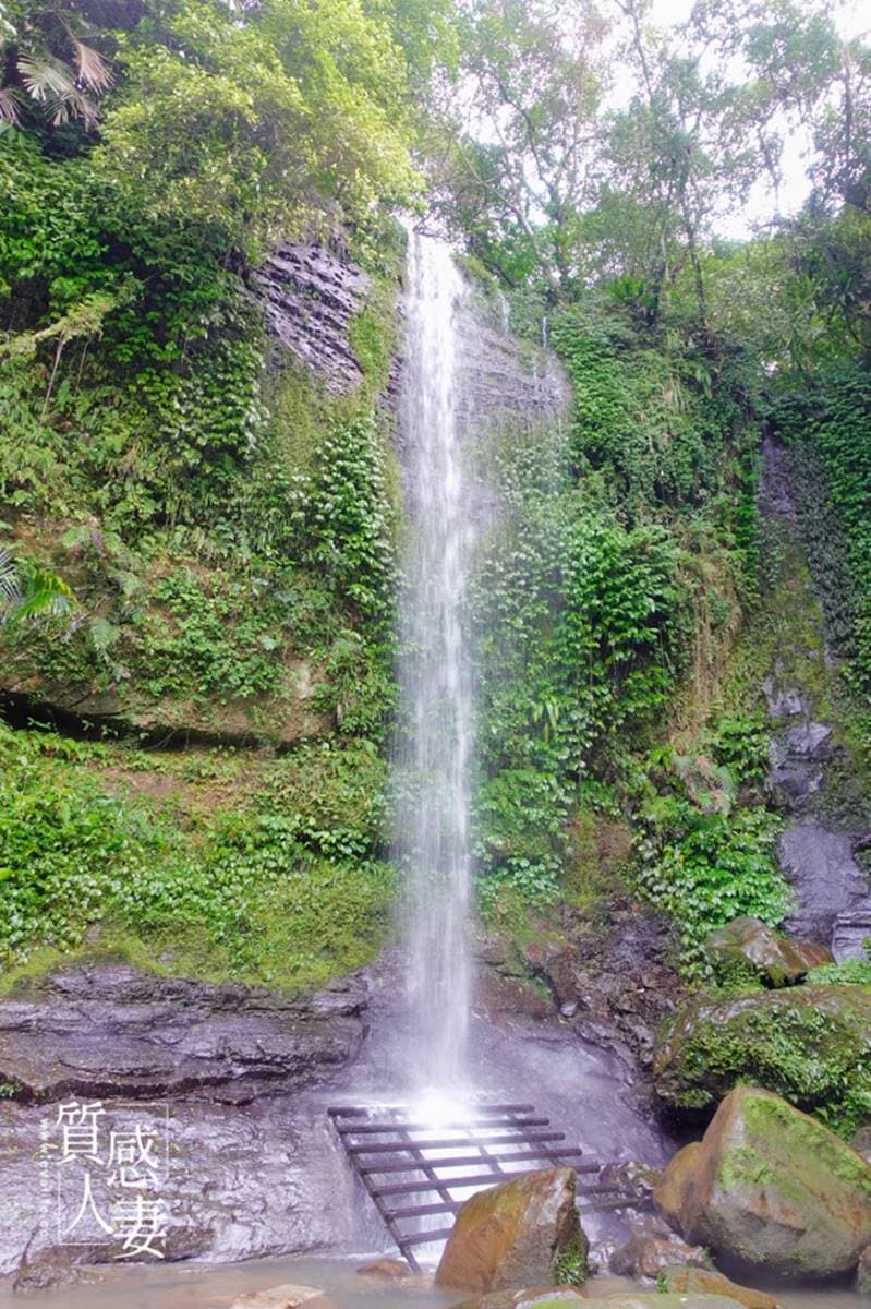 炮仔崙瀑布平時水量不多，在地朋友建議下雨後隔天前往水量才會比較多。（圖／依娃旅行小確幸提供）