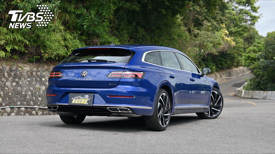 車尾導入新世代尾燈設計，層次感豐富也相當具有科技感。