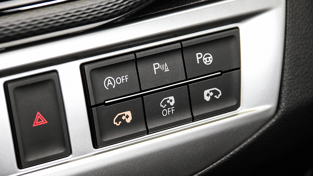 T6.1 Multivan L標配360度環景顯影與Park Assist自動停車輔助系統。
