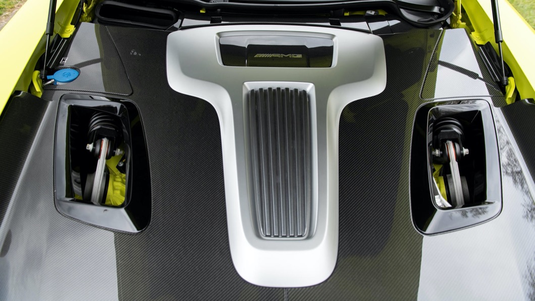 預計要出售的SLS Electric Drive行駛里程僅有3,800公里,車上搭載4具電動馬達,可以輸出740匹最大馬力。(圖片來源/ RM Sotheby)
