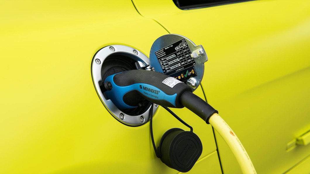 雖然SLS Electric Drive當年可以說是電動超跑先驅,但也因為走得太前面,以至於銷售表現不如預期。(圖片來源/ RM Sotheby)