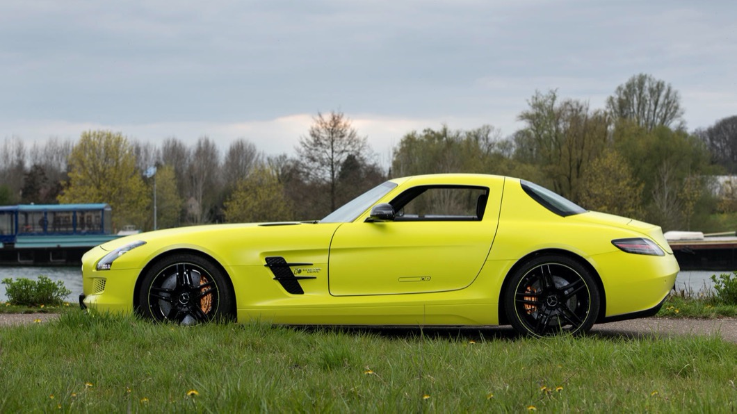 M-Benz在2013年時就曾推出SLS Electric Drive,當年原本預計製造100輛。(圖片來源/ RM Sotheby)