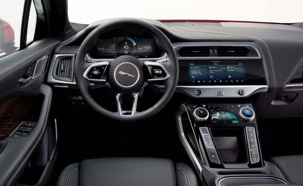 2021年式Jaguar I-Pace同步升級固定式全景玻璃天窗。(圖片來源/ Jaguar)