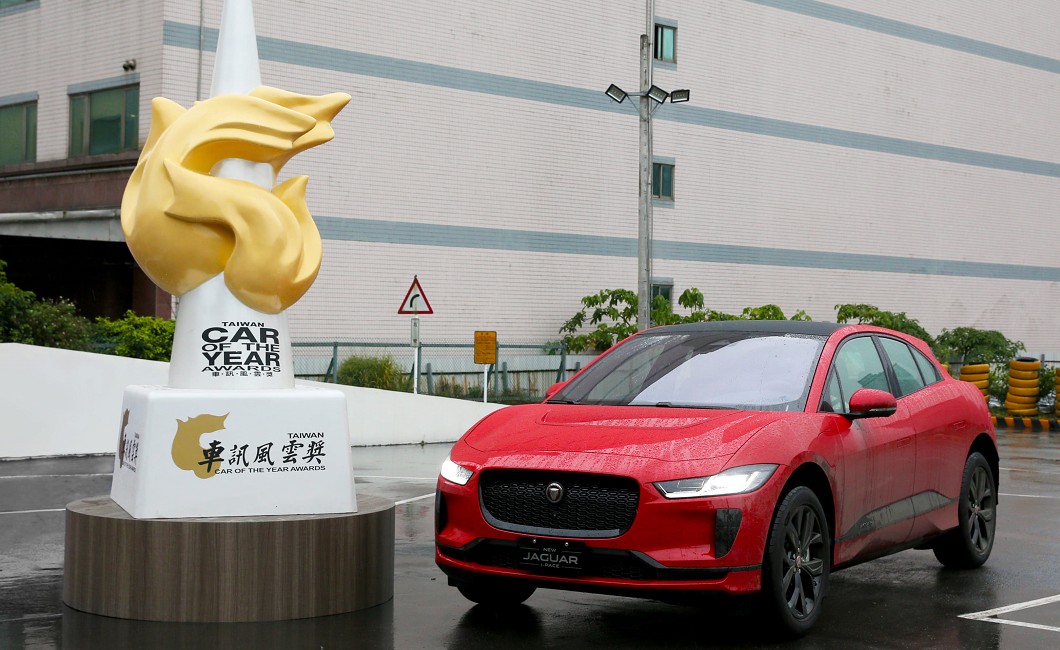 捷豹純電跑旅I-Pace 榮獲「最佳進口豪華中型SUV」