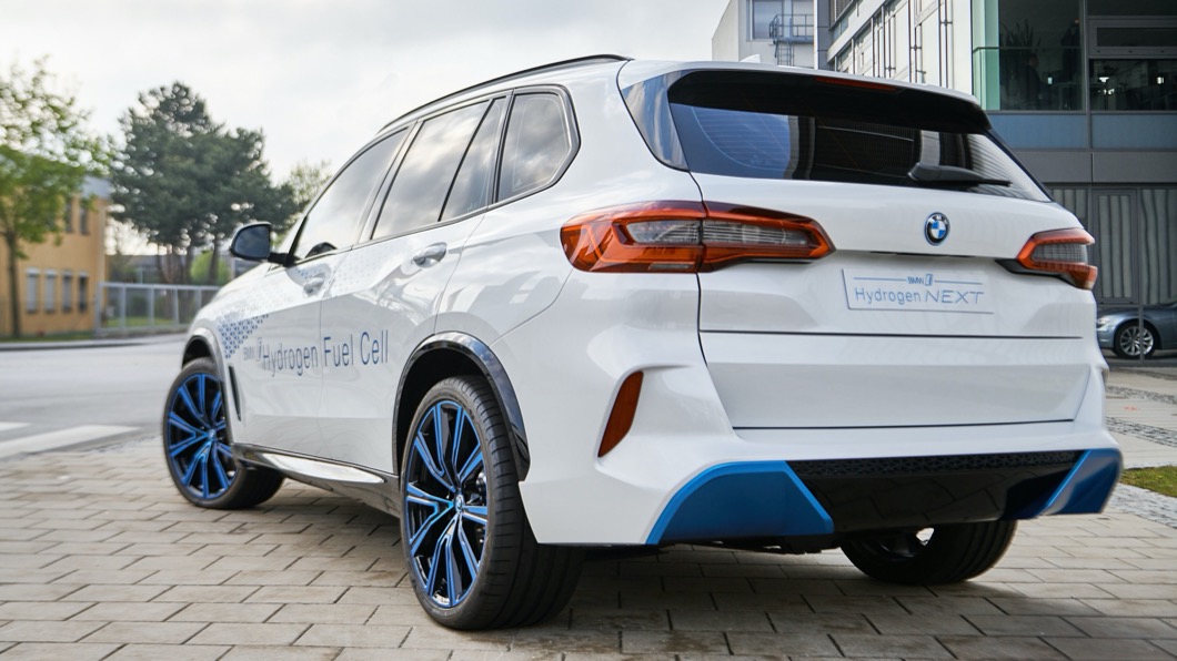 i Hydrogen NEXT車上的馬達最高可以輸出374匹最大馬力。