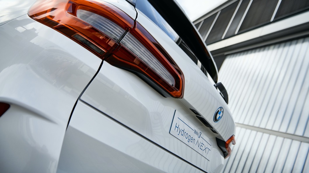BMW預告將推出i Hydrogen NEXT,這款車將基於X5的車身格局,搭載全新氫燃料技術。