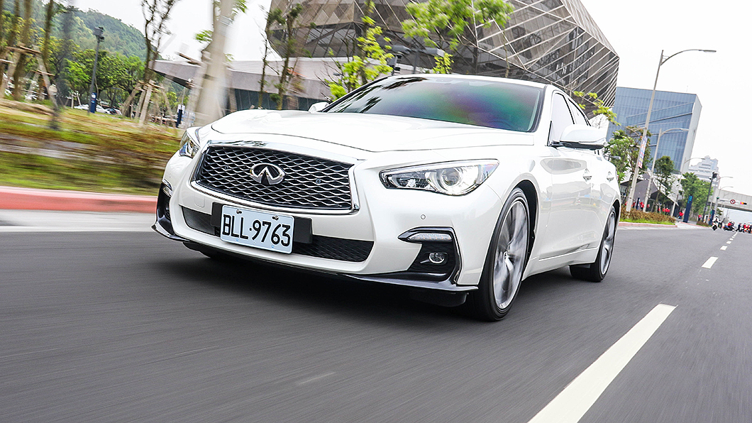 轉速超越4,000rpm之後,Q50 300GT就像是頭猛獸般,加速力道相當強勁。