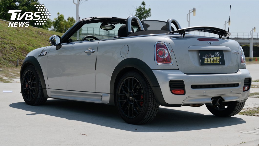 MINI Roadster是少見的MINI敞篷車款。(圖片來源/ TVBS)