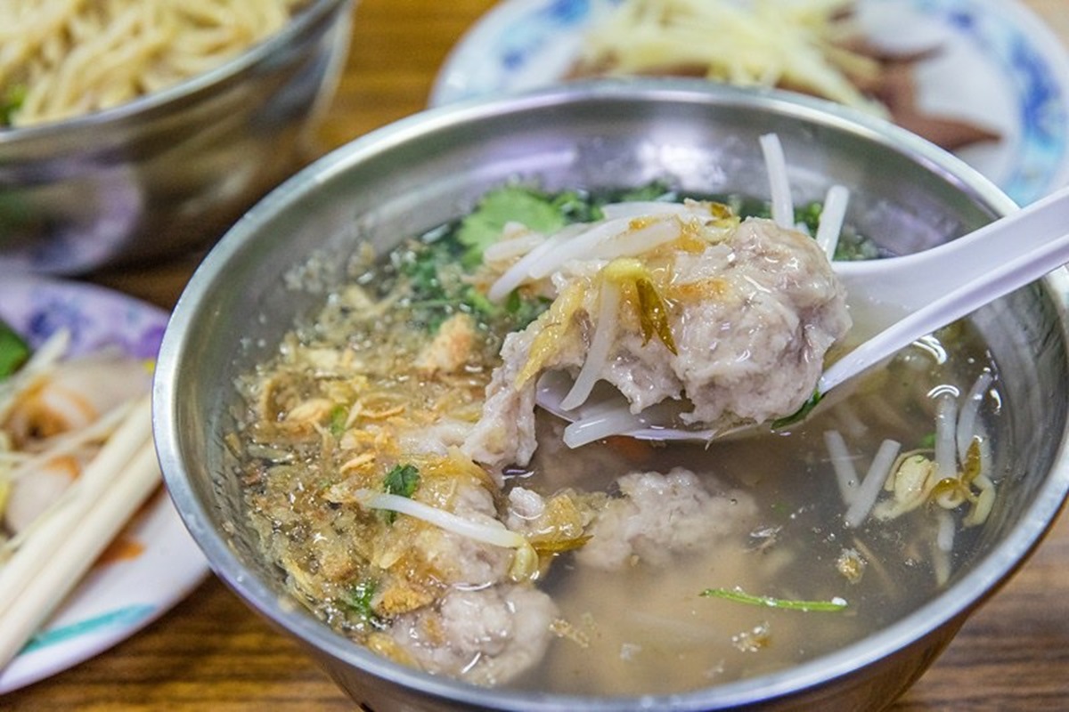 上全肉羹的肉羹湯頭感覺略帶薄芡。(圖/小虎食夢網提供)
