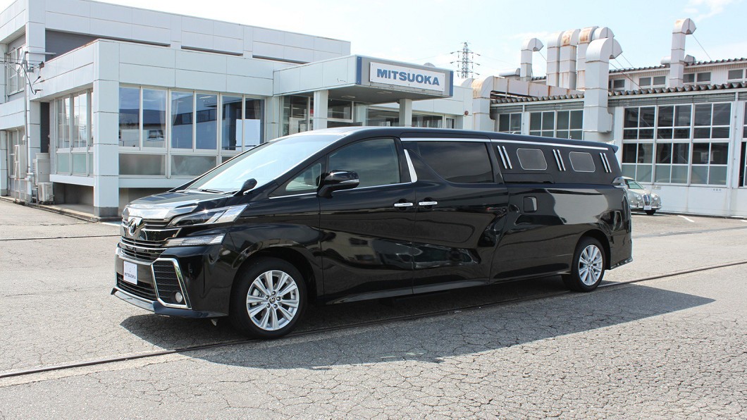 賣得很夯Toyota Alphard也被改裝成靈車。(圖片來源/ 光岡自動車)