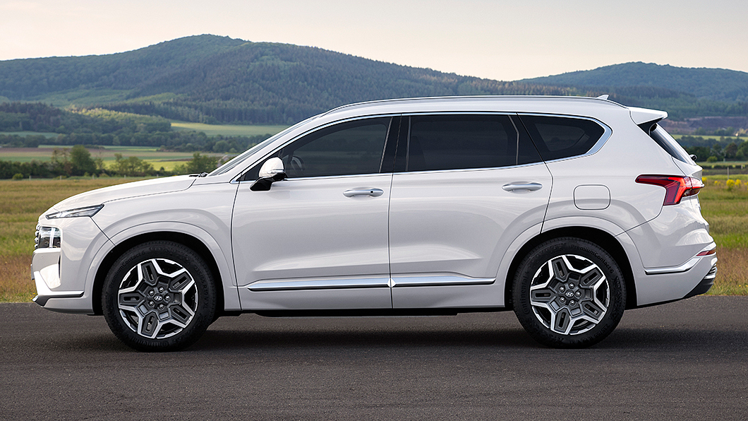 改款Santa Fe雖然只是小改款,車身尺碼卻有所成長。(圖片來源/ Hyundai)