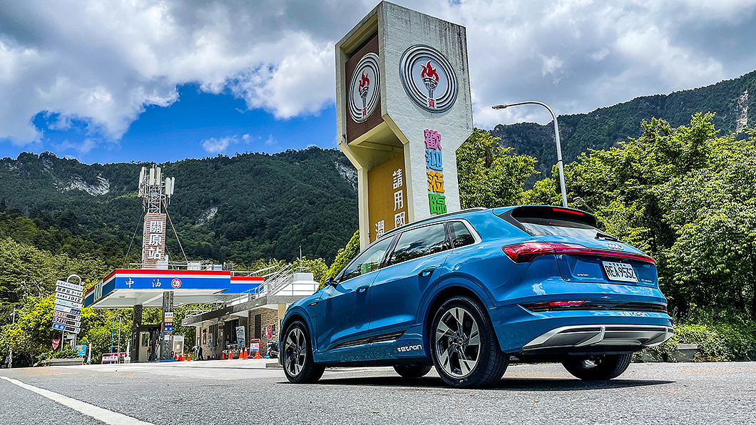 就算開電動車，偶爾還是會需要加油站。