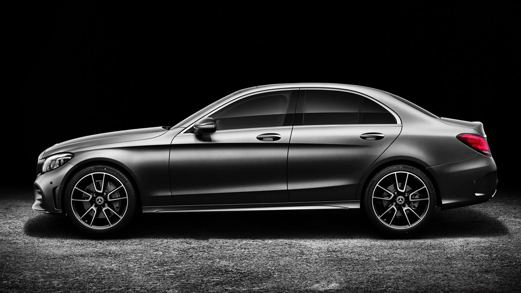 康茵茵最後入手M-Benz C300。（圖片來源/ M-Benz）