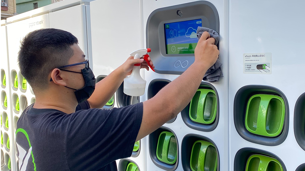 全台eReady門市防疫措施全面升級，設置的換電站皆定時酒精消毒。（圖片來源/ eReady）