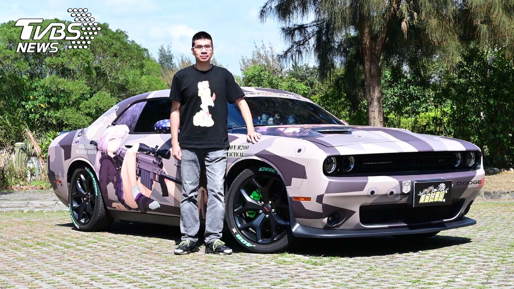 美式肌肉車富有力量的尾燈設計再配上遊戲角色樣式呈現另一種風貌。（圖片來源/ TVBS）