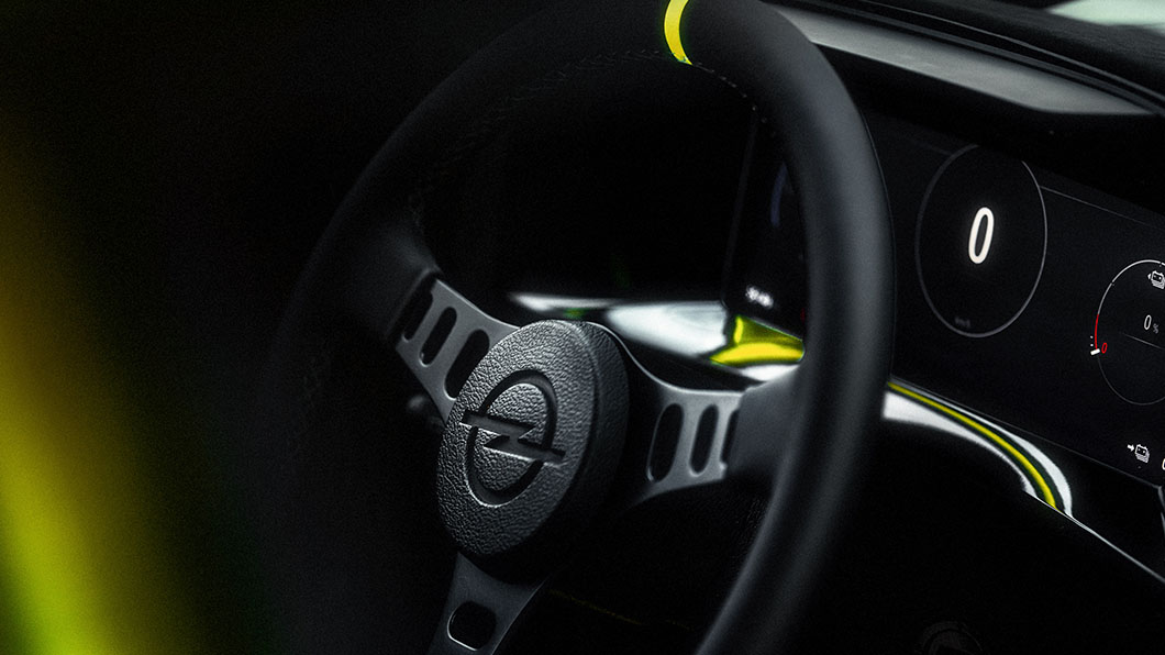 改裝Petri三幅式方向盤保留70年代元素。（圖片來源/ Opel）