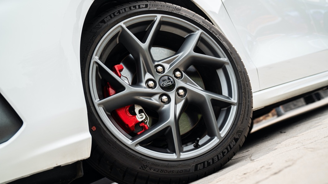 配胎則採用18吋Michelin Pilot Sport 4S性能胎。(圖片來源/ Ford)