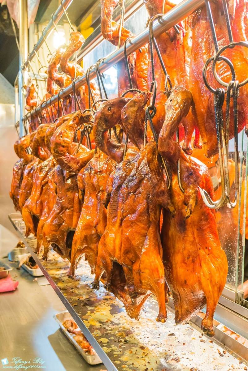 馥記的鴨肉在燒烤前得先經過由1、20種中藥混合而成的香料醃漬。（圖／小佳的幻想世界提供）