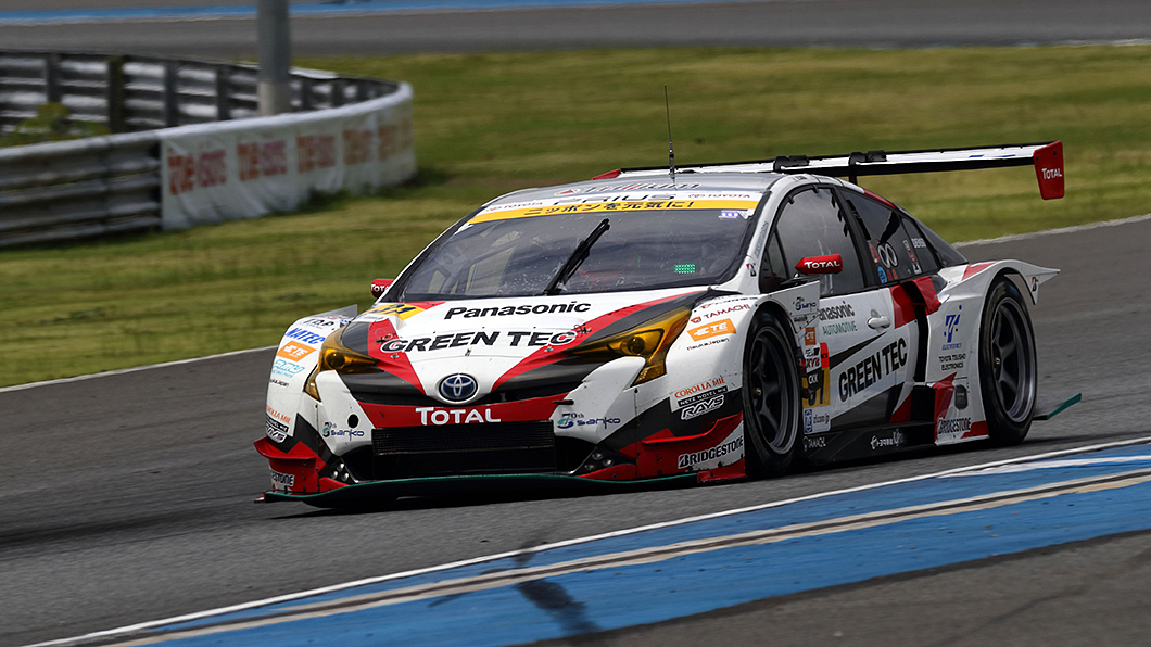Toyota先前就曾推出換裝3.4升V8油電複合動力系統的Prius GT300工廠賽車。(圖片來源/ Toyota)