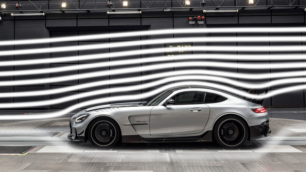 GT Black Series在時速250公里時可以產生400公斤的下壓力。(圖片來源/ M-AMG)
