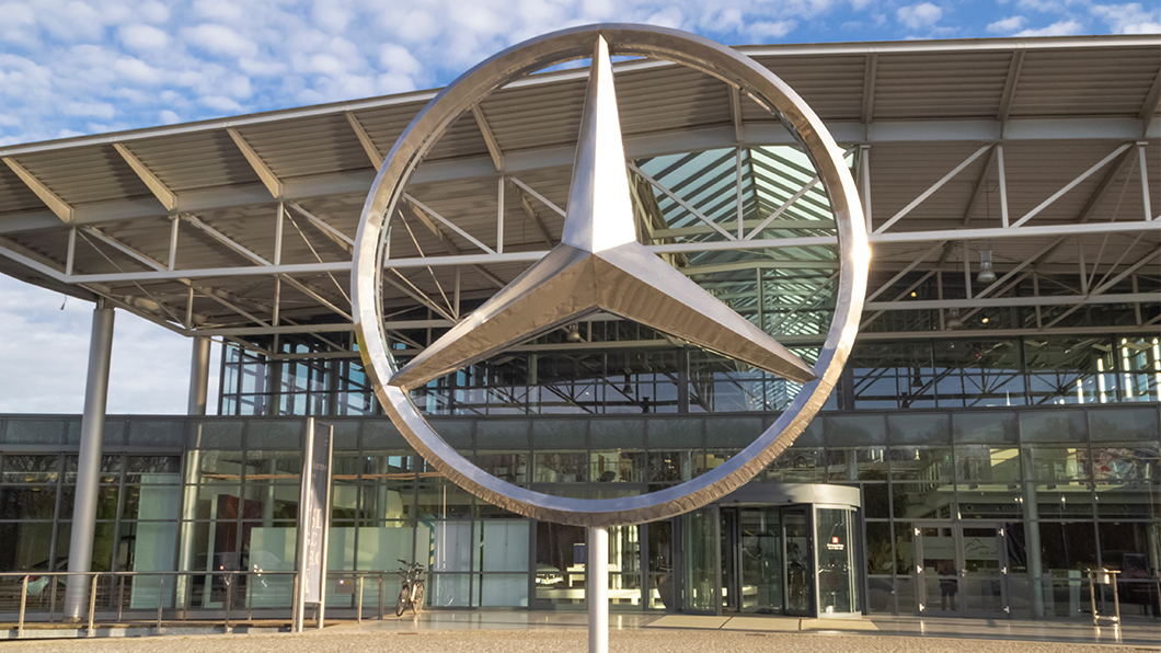 M-Benz透過投資入股的方式與瑞典綠能鋼鐵公司合作。(圖片來源/ shutterstock)