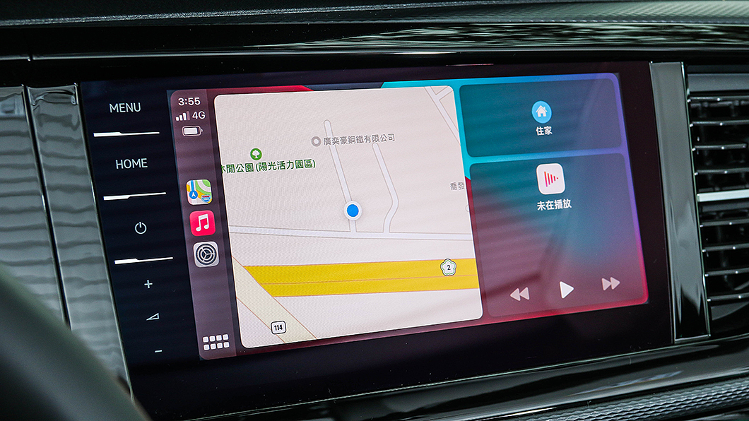 9.2吋觸控螢幕整合手勢控制功能,還有Apple CarPlay連結。