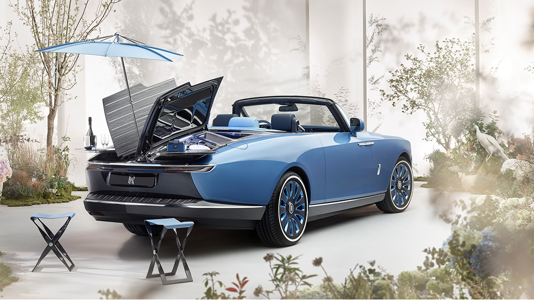 有原廠特製遮陽傘可以立在後車廂中央。(圖片來源/ Rolls-Royce)