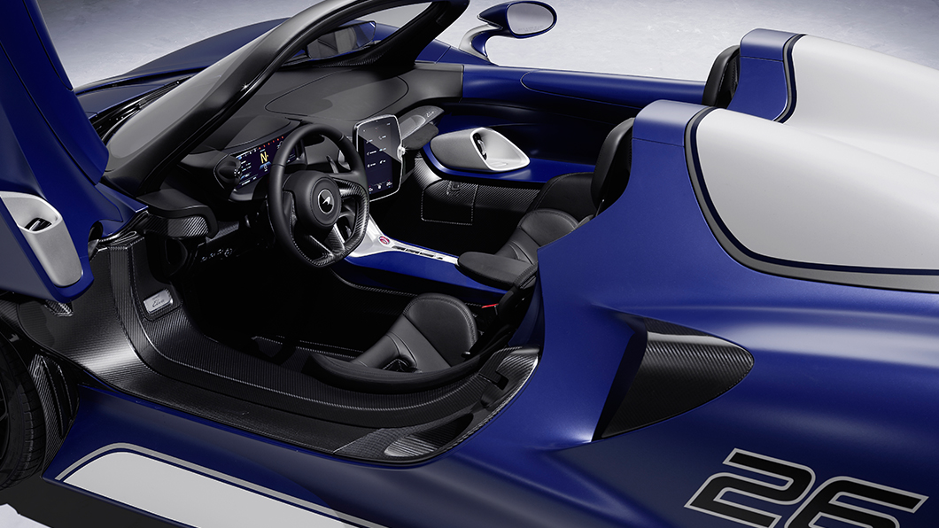 有了擋風玻璃駕駛Elva就不用戴上安全帽。(圖片來源/ McLaren)