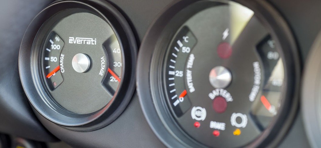 車上配備53kWh的電池，如果使用快充功能，可以在1小時將電量從10%充到100%。(圖片來源/ Everrati)