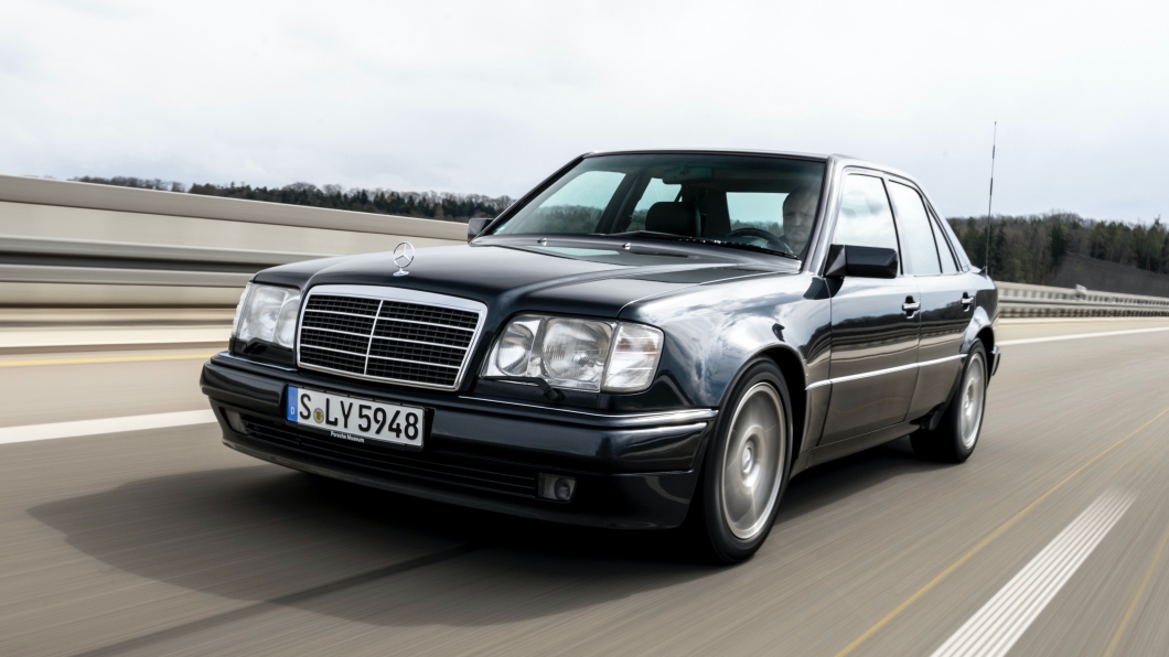 M-Benz當時欠缺性能車款,因此委託Porsche進行底盤調校與部分開發工作,並且協助代為組裝。(圖片來源/ Porsche)