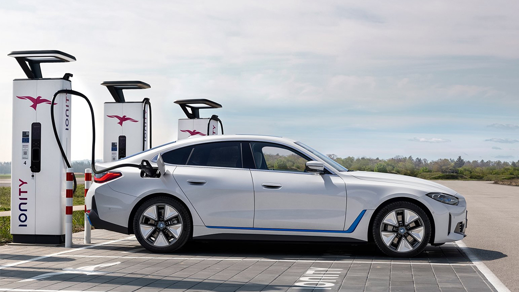 i4 eDrive40最大續航里程有590公里。(圖片來源/ BMW)