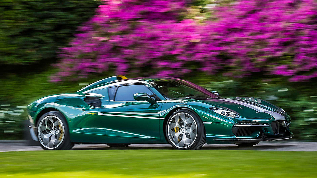 動力部分沿用Ferrari心血結晶V8雙渦輪增壓引擎,最大馬力可輸出710匹 ,0-100km/h加速3秒內完成(圖片來源/ Touring Superleggera)