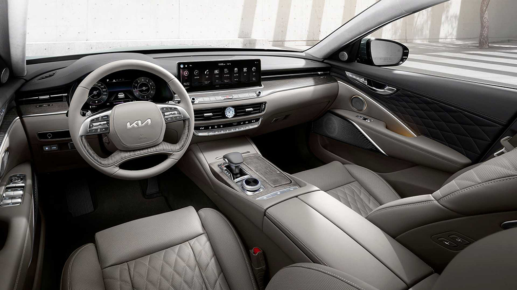 Kia旗艦房車K9內裝夠豪華 晉升上流不用靠寄生