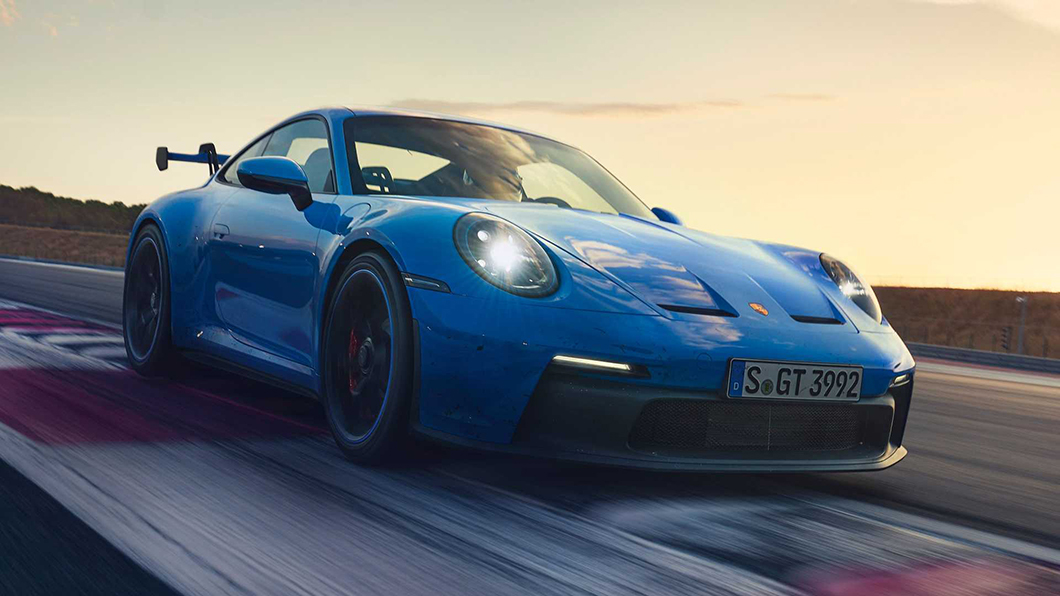 911 GT3 RS巨型尾翼露餡 測試車現蹤紐伯林