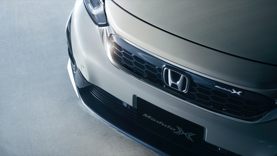 車頭可以見到全新的水箱護罩設計,並且配有Modulo X銘牌。(圖片來源/ Honda)