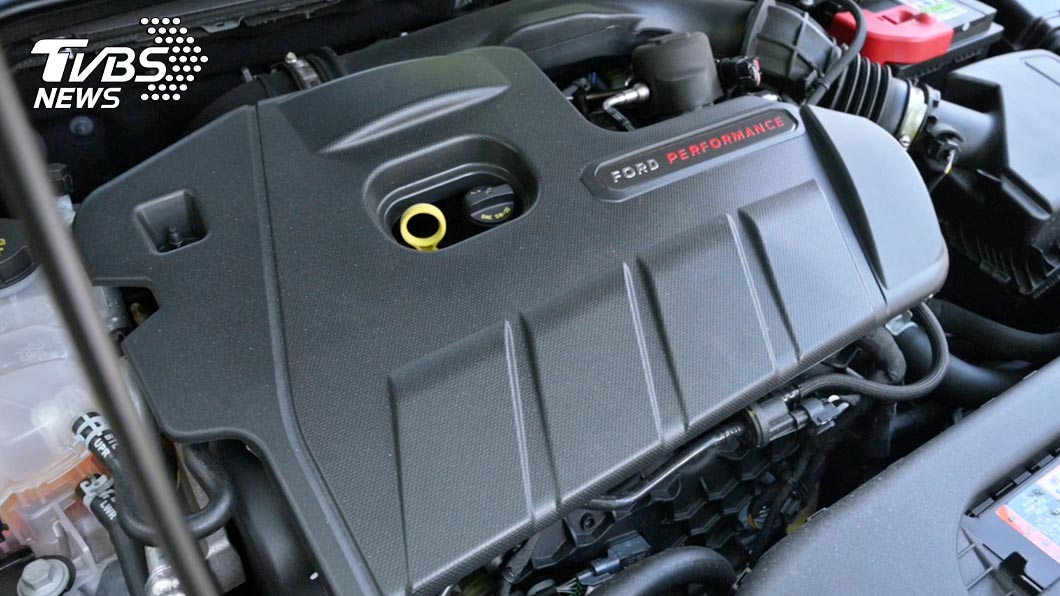 Focus ST Wagon SLS搭載2.3升直四雙渦流渦輪引擎,可輸出280匹馬力與42.3公斤米扭力,且內含節氣門延遲關閉設計,提升回油再加速時的輸出反應。