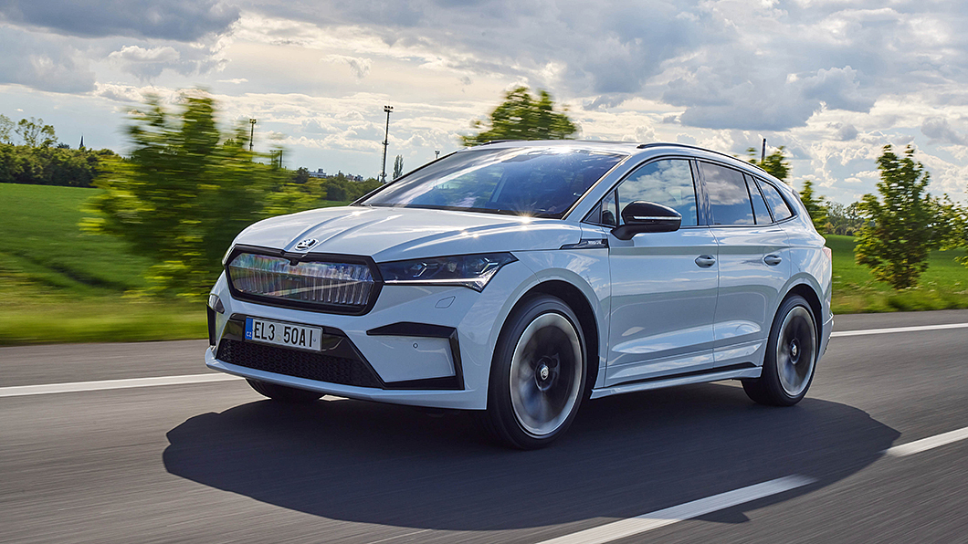 Enyaq Sportline iV共提供兩款後驅動力與一款四驅動力給予買家選擇。(圖片來源/ Škoda)