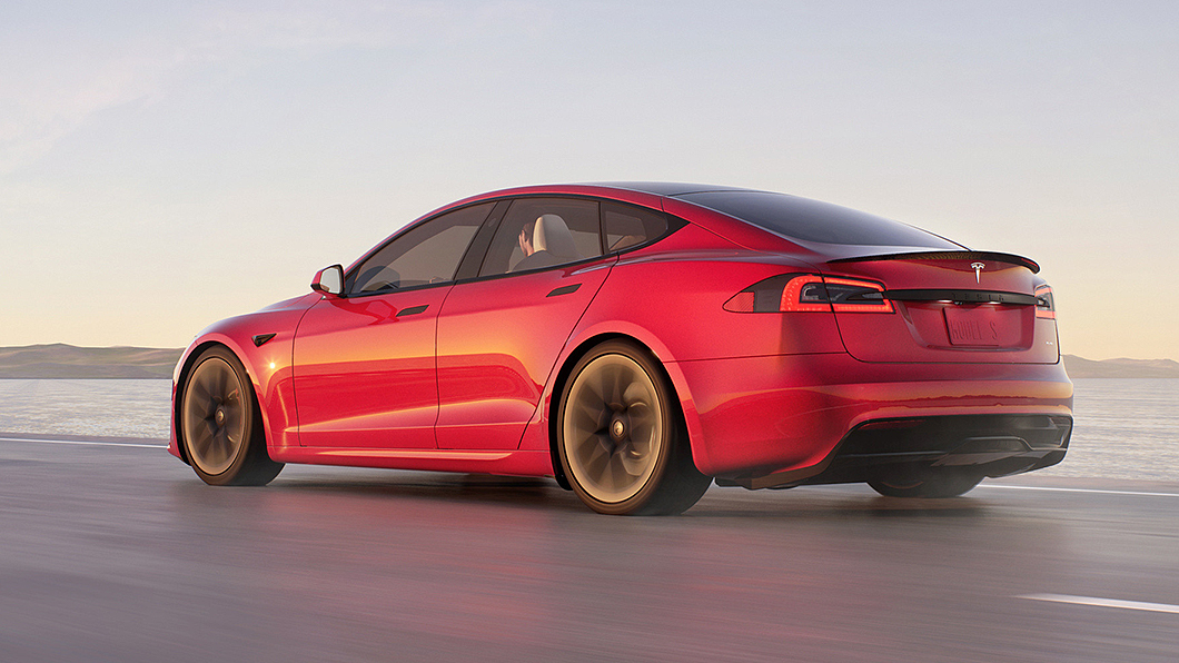Model S Plaid官方宣稱的2秒內完成時速0-60英里加速跟極速200英里都遭到不少質疑。(圖片來源/ Tesla)