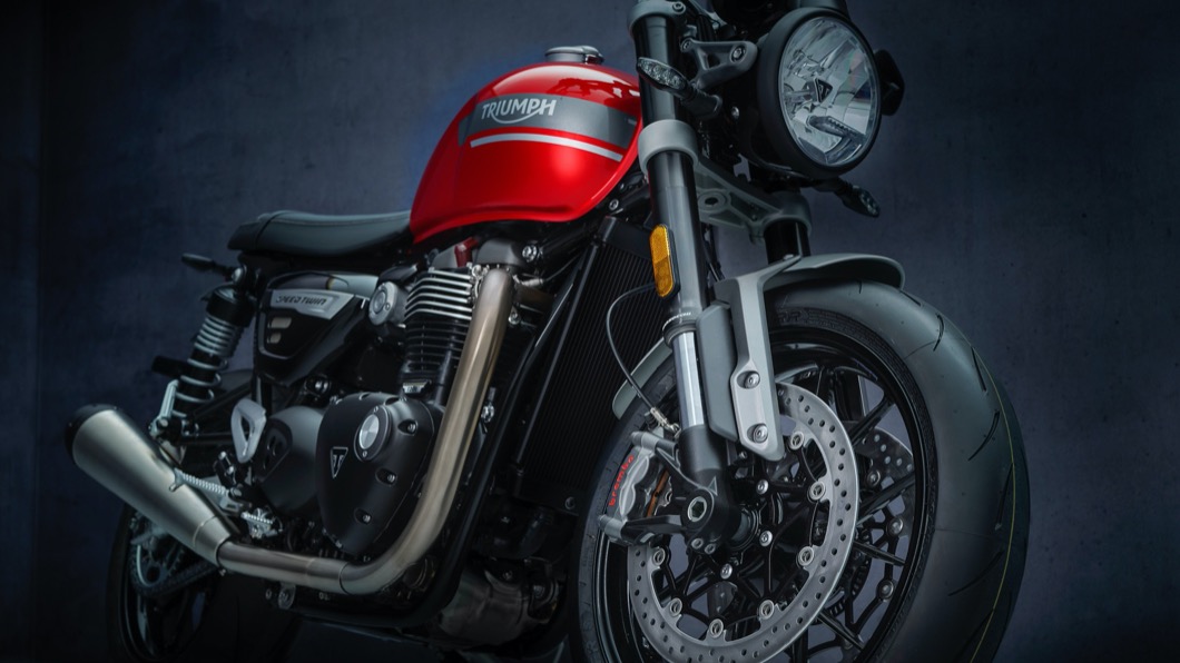 Brembo M50四活塞卡鉗以及320mm碟盤,帶來良好制動效果。(圖片來源/ Triumph)