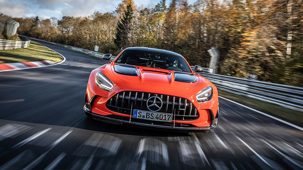 《Inside AMG》一睹Mercedes-AMG成為性能猛獸的箇中秘密,深入淺出介紹Mercedes-AMG車輛硬知識。