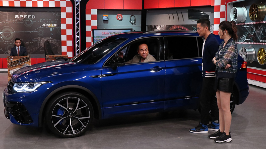 Tiguan R標配21吋超大胎圈,還配有專屬藍色R煞車卡鉗,並搭載著357mm浮動式碟盤。(圖片來源/ TVBS)