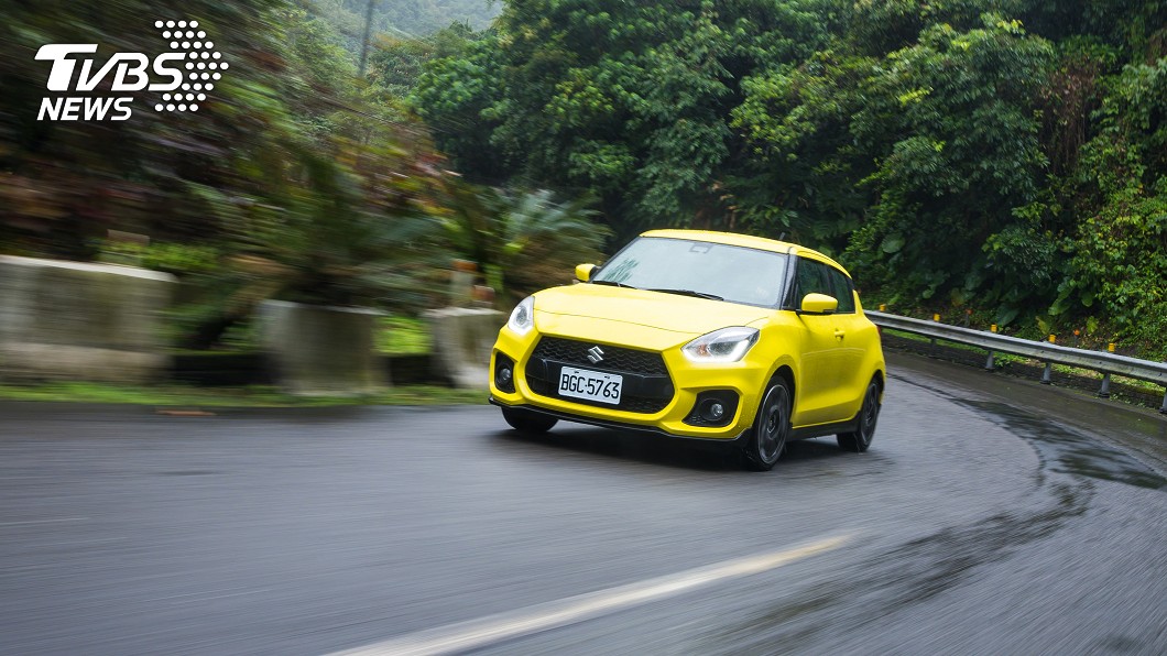 Suzuki用1.4升渦輪增壓引擎加上48V輕油電系統的動力組合,置入當家鋼砲車款Swift Sport。(圖片來源/ TVBS)