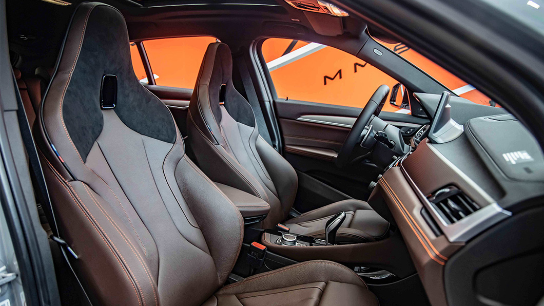 Dakota真皮、Alcantara麂皮M雙前座跑車座椅。(圖片來源/ BMW)