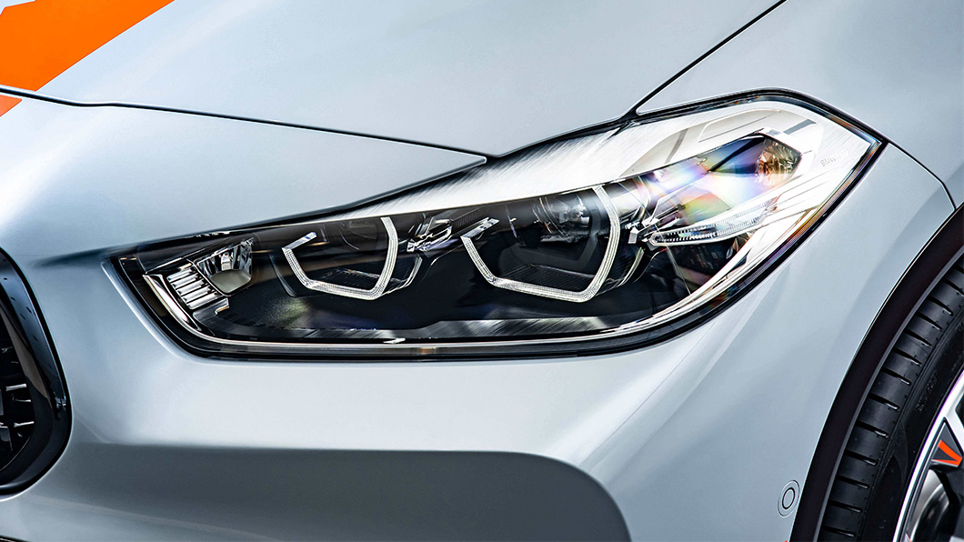 BMW X2 M Mesh Edition搭載全新LED頭燈讓眼神更加犀利。(圖片來源/ BMW)